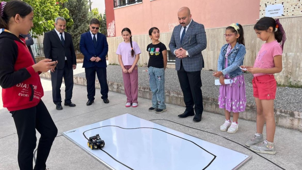 OKULUMUZDA ROBOTLAR CANLANIYOR 